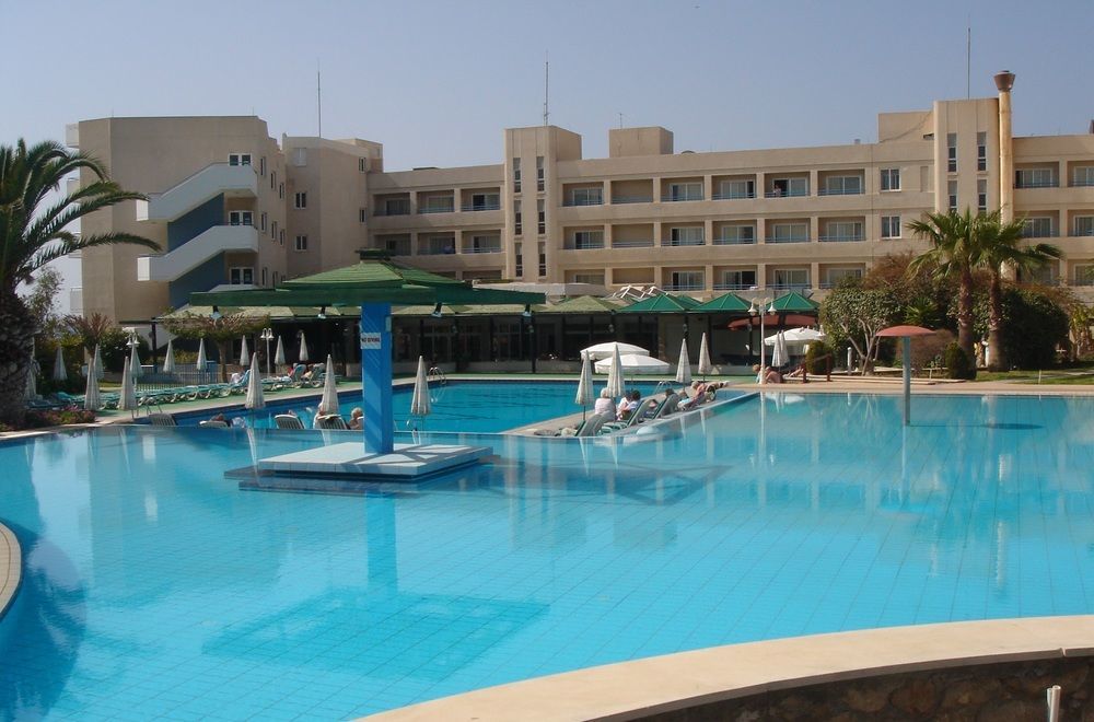 Aloe Hotel Paphos Exterior photo